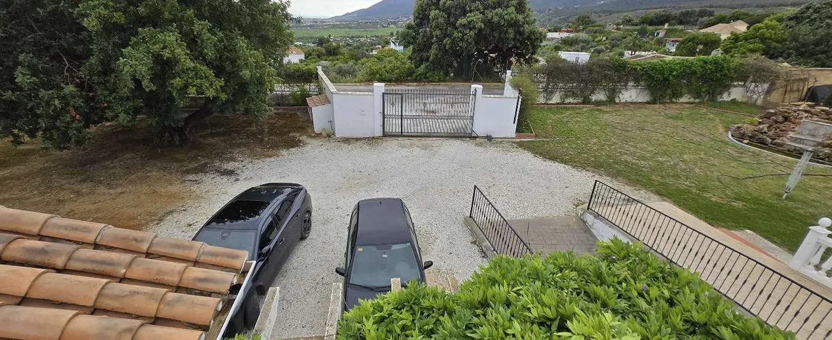 bf88e126-78c3-4c9f-8de3-88571fefa9b8