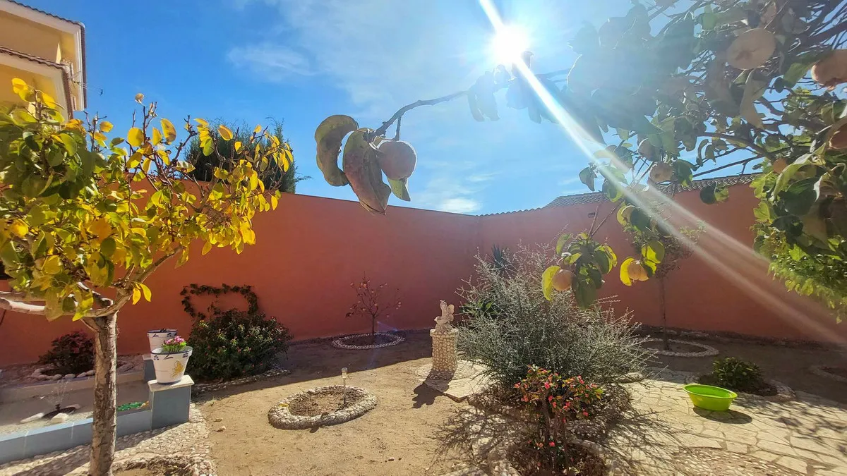 a344f8e2-6e1d-43a6-a257-4e25a19d81bc