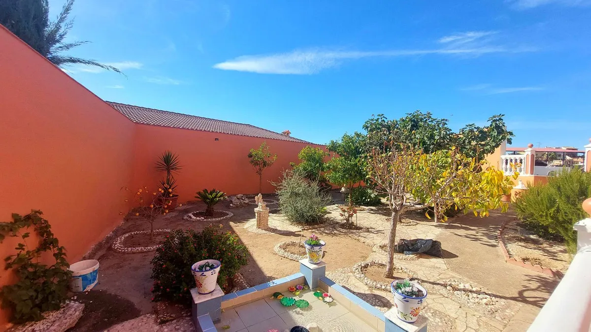 f1f9c946-8acd-4c10-8c56-3f252dc80660