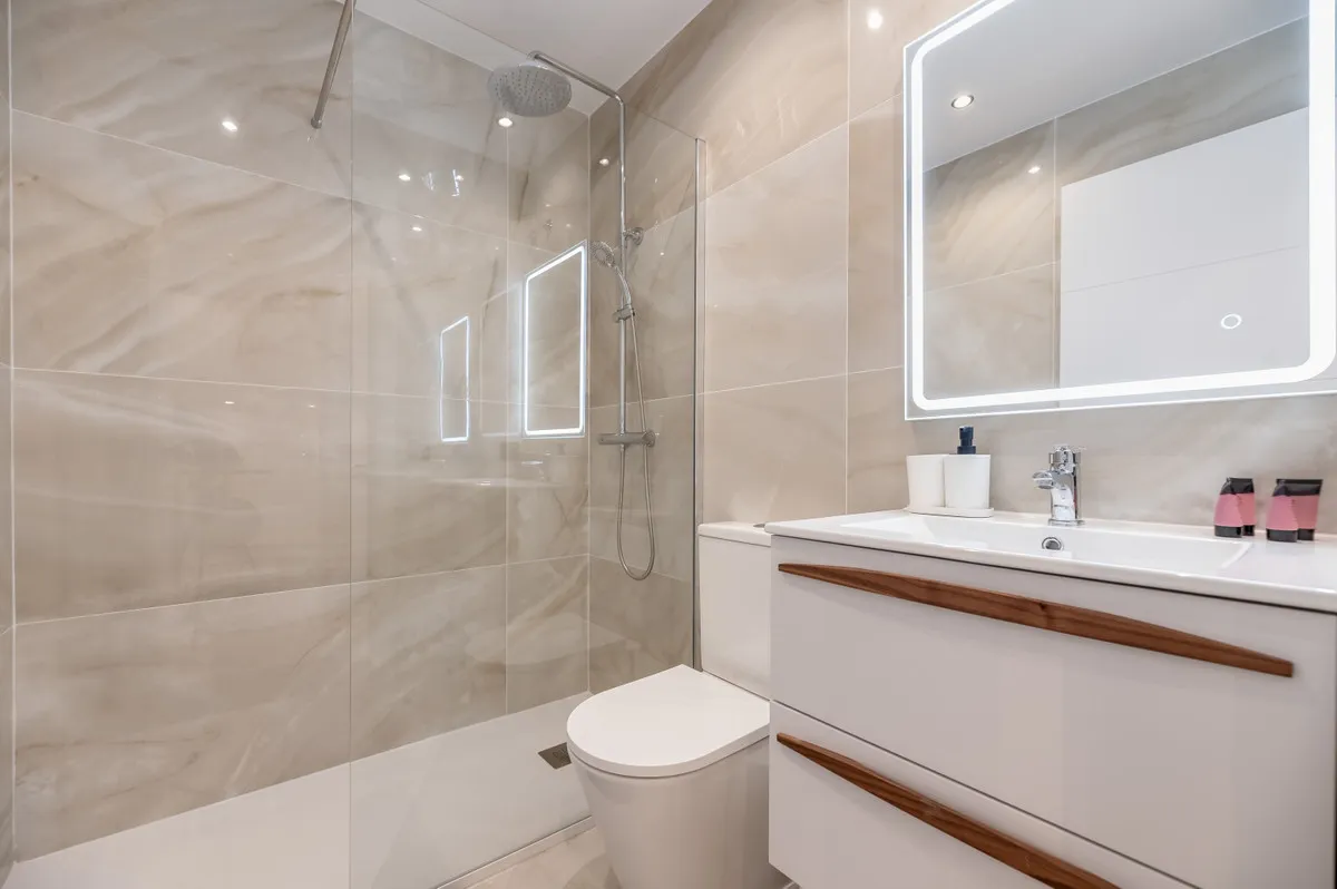 134986dc-4264-4c75-b131-6df88e62a773