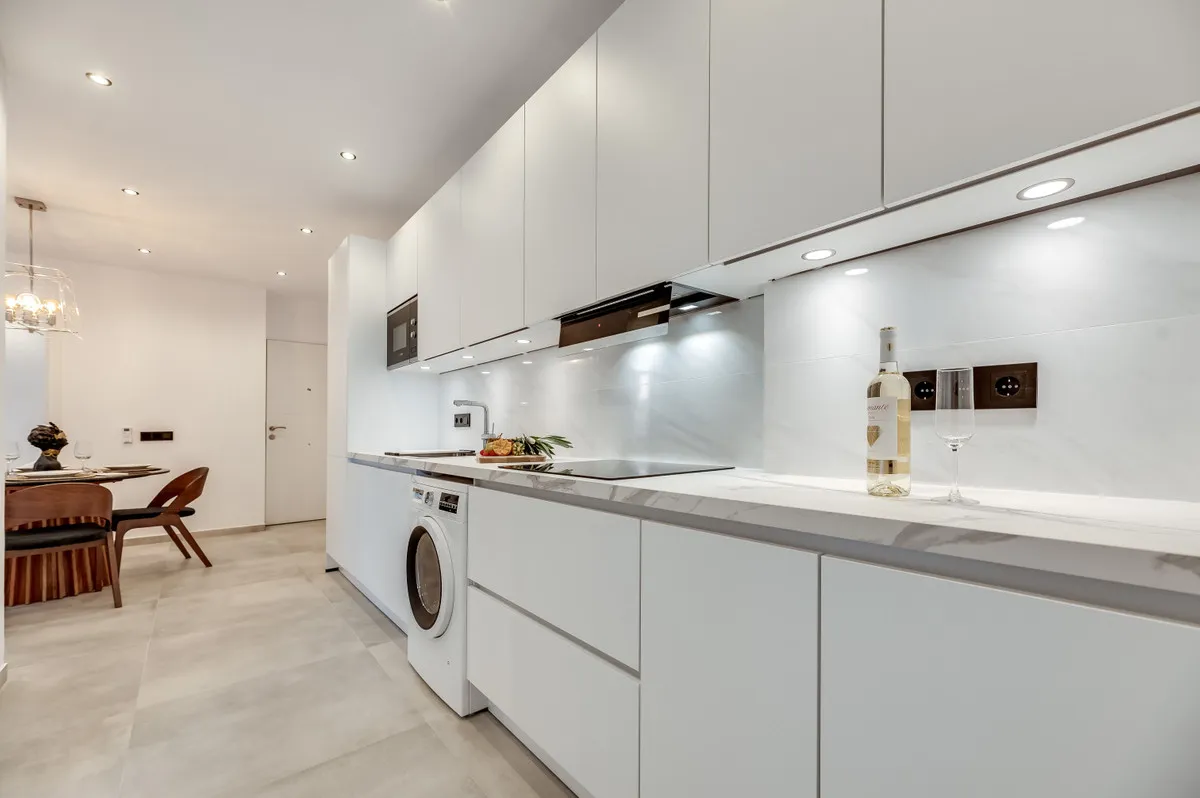 a773d964-b1e2-41b6-8108-fa7afeac4053