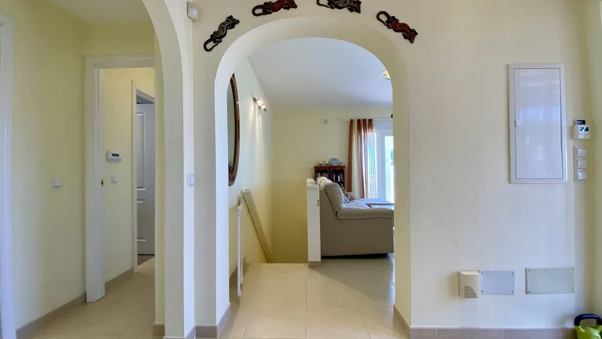 e55640ed-d090-446b-a9a6-7a4fa46196de