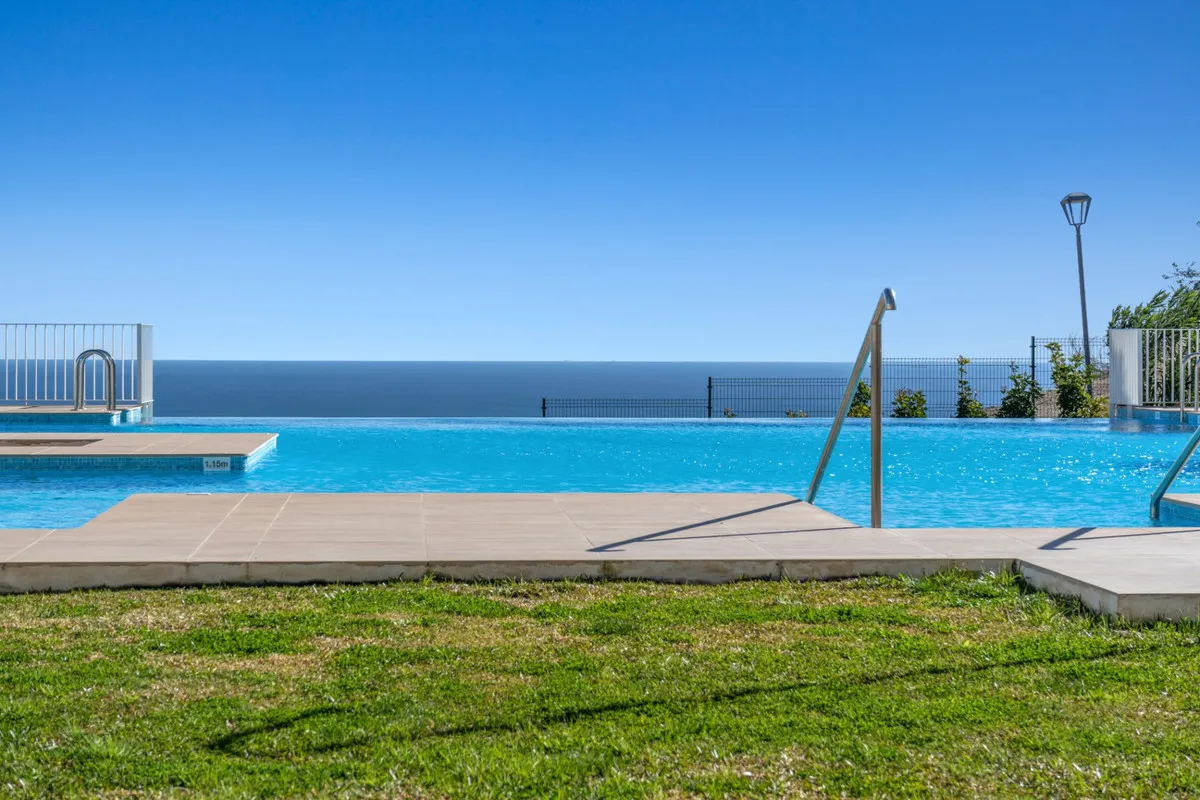 b73f8c79-639a-4a7a-8712-f705f2359f4c