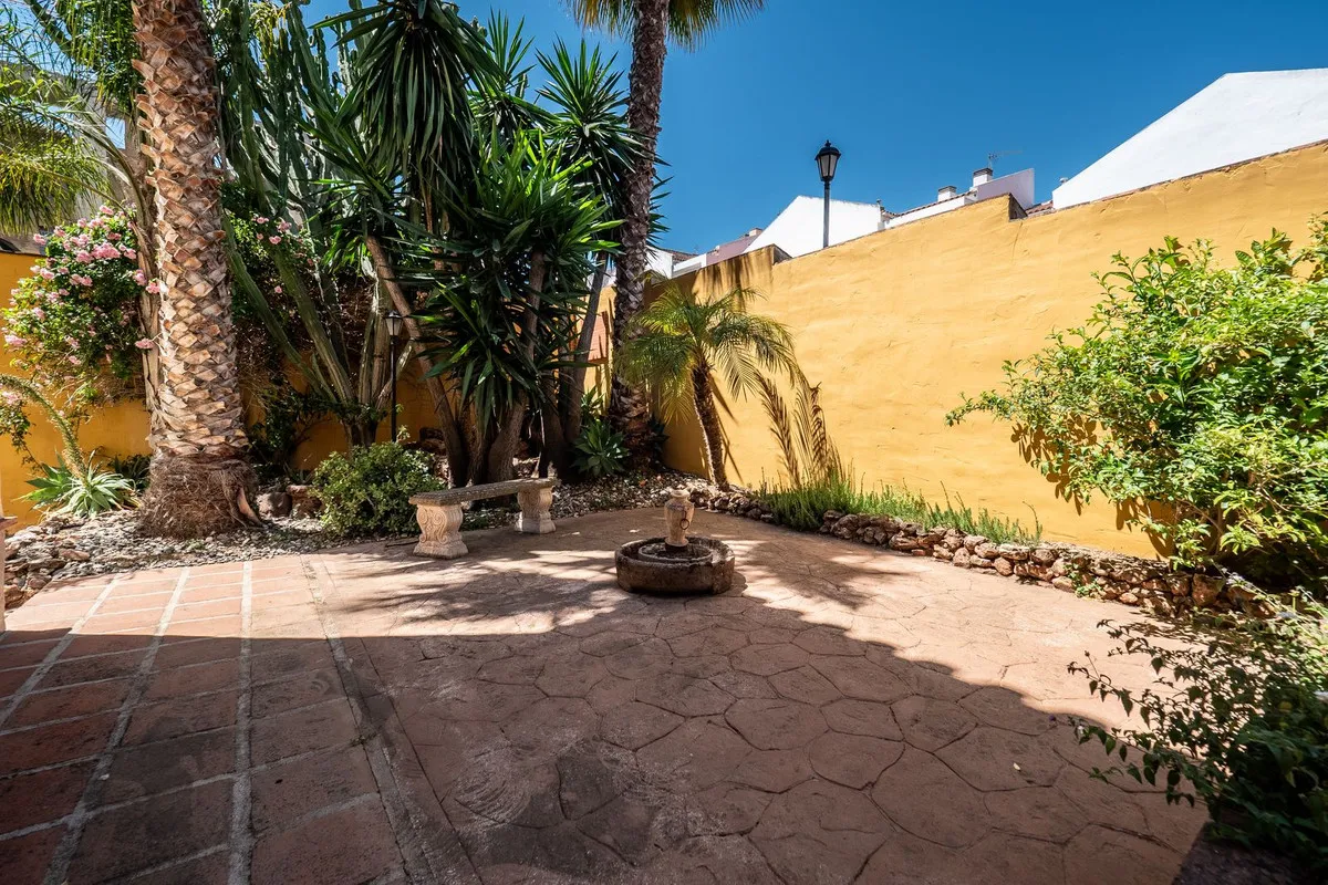 8ea5dfcc-79ea-41a3-94a8-27211bff8752