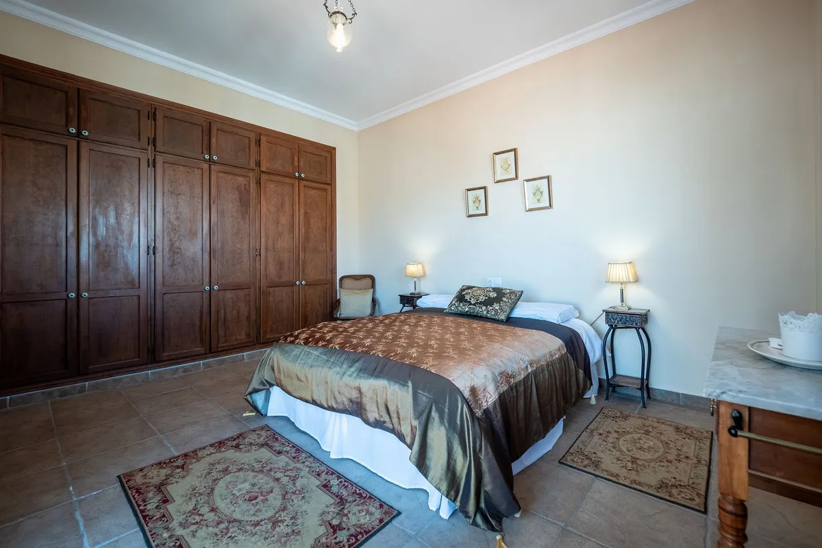 e7105fca-713f-4145-9650-b8e8b5f44f6e