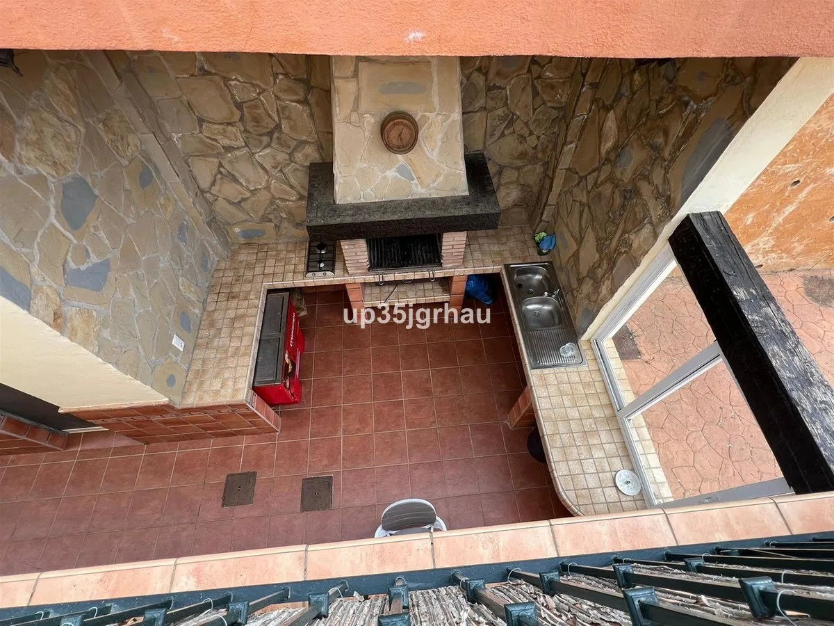 37380826-367c-4bac-b52a-4667a838f1f9