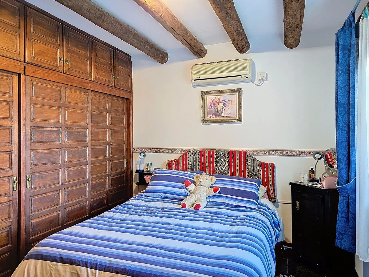 9da803c8-065c-40e3-b2fb-a7adcd22f0d2