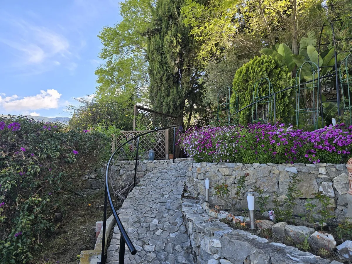 c9d54f63-084d-458a-8bd7-199786e2ab5e