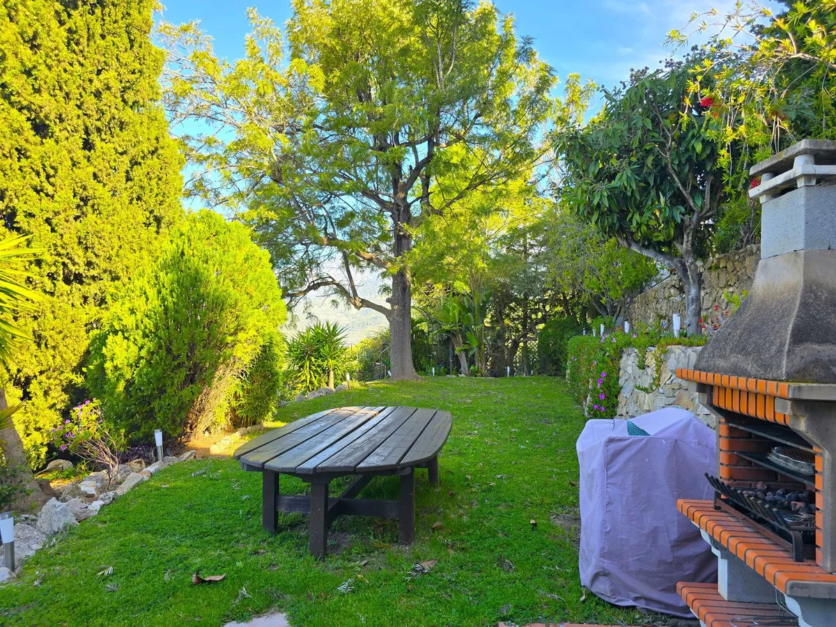 d8107d8b-2584-46d8-8325-f74fcb966b33