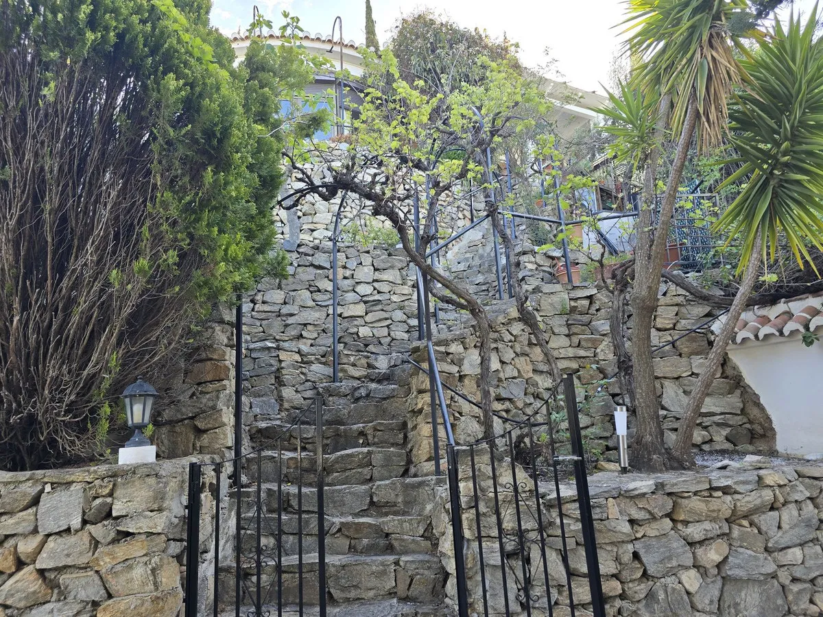 e02c7146-33b0-4dc0-9cf4-bc933cae37e6