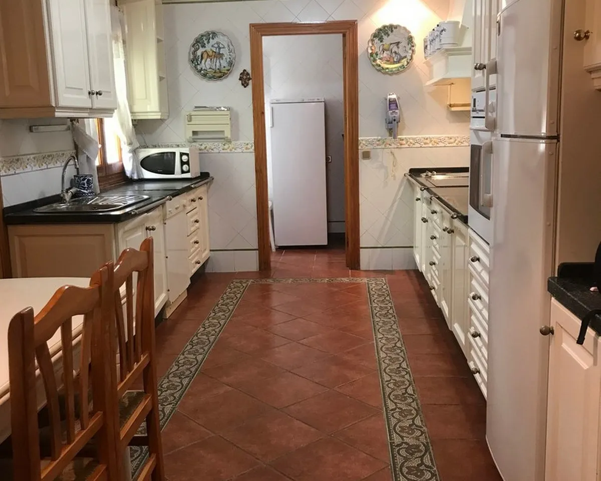 e2f43c43-38c0-4c46-b20e-39df442ffb8a