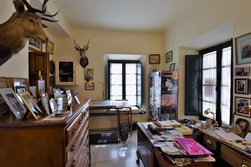 2e03ce85-d528-4a09-aefd-1b5afe684ee6