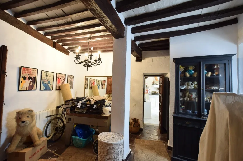 ea1fa33b-d685-429b-a141-caefcfa0f552