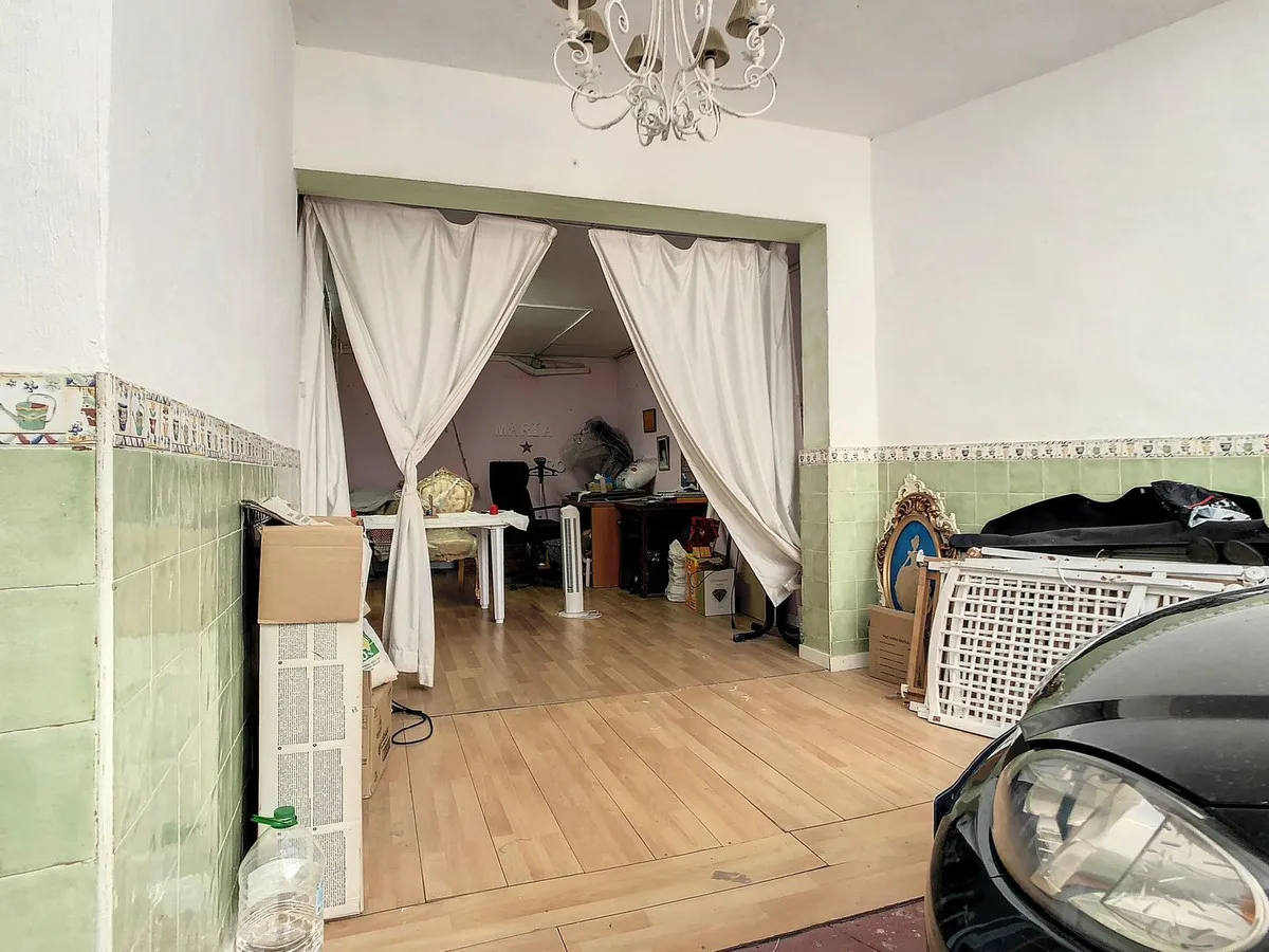 e6873597-ab38-4b93-a47f-a95c97be448f