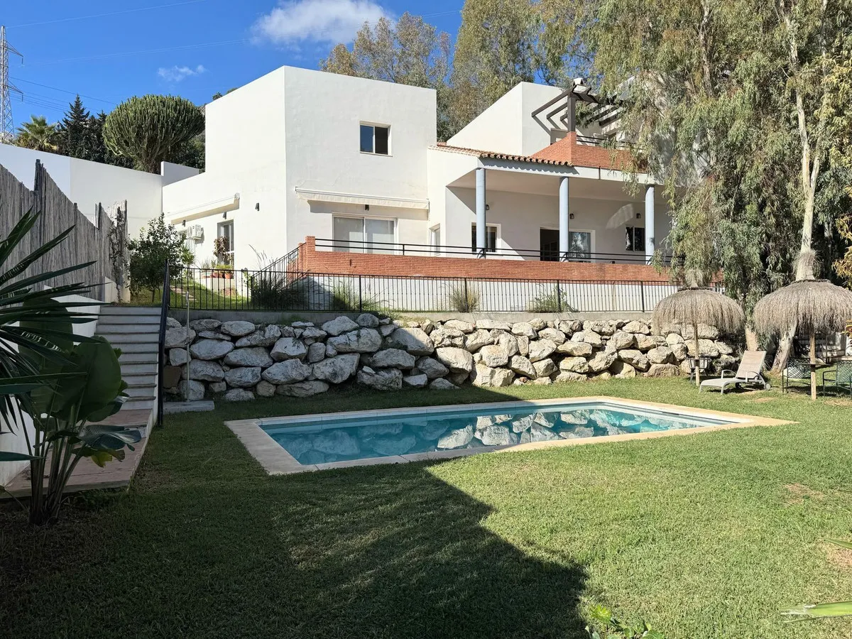 0a98f995-f691-48da-9639-1c47b6d57b10