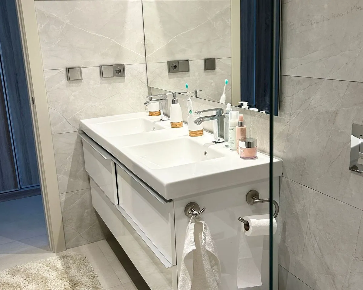 24cd6ae4-eeb7-4a92-8073-bd98a53f1bb8