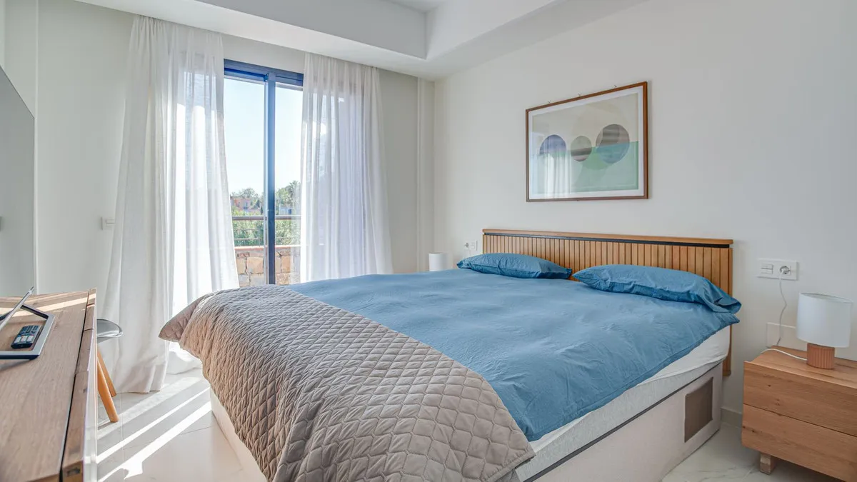 ef1a3809-4809-40f7-bbe7-a9600ff4ba59