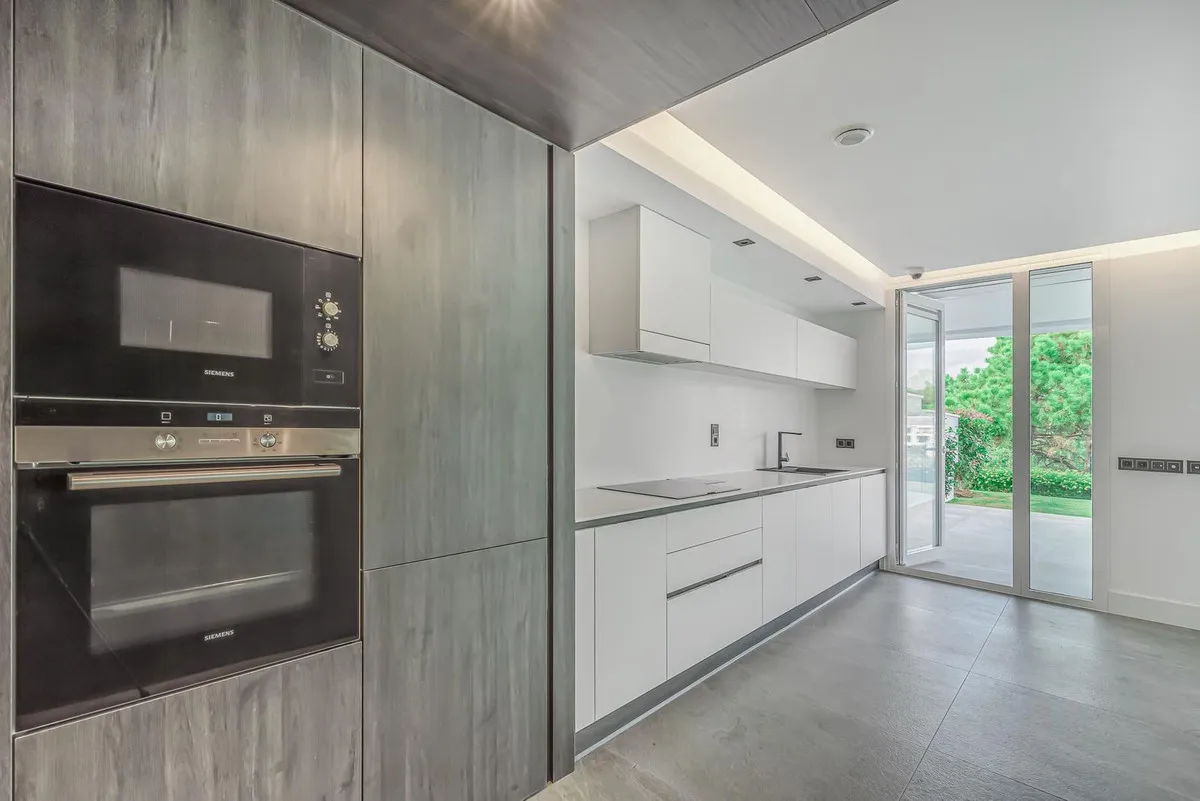 e01269b6-0b95-4249-a5d8-5f7ee928ca4d