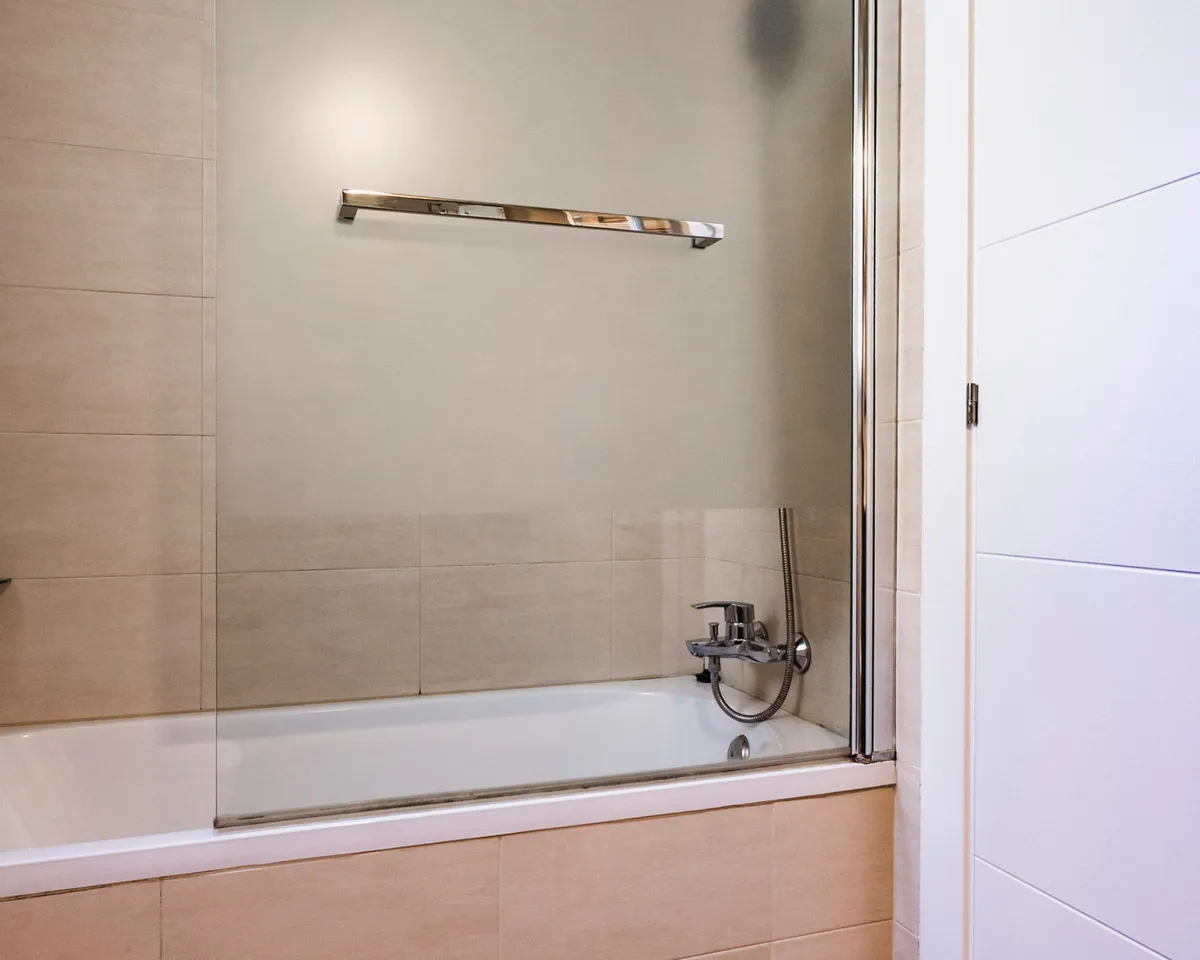 990b46f8-da61-4e21-a5b3-942e2c738d21