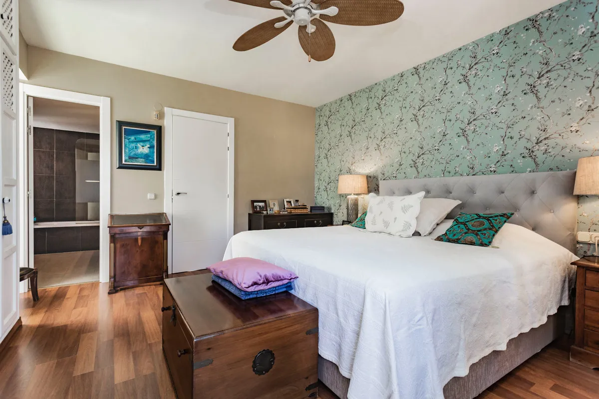 c76ed773-ea41-4275-9866-44a11e441645