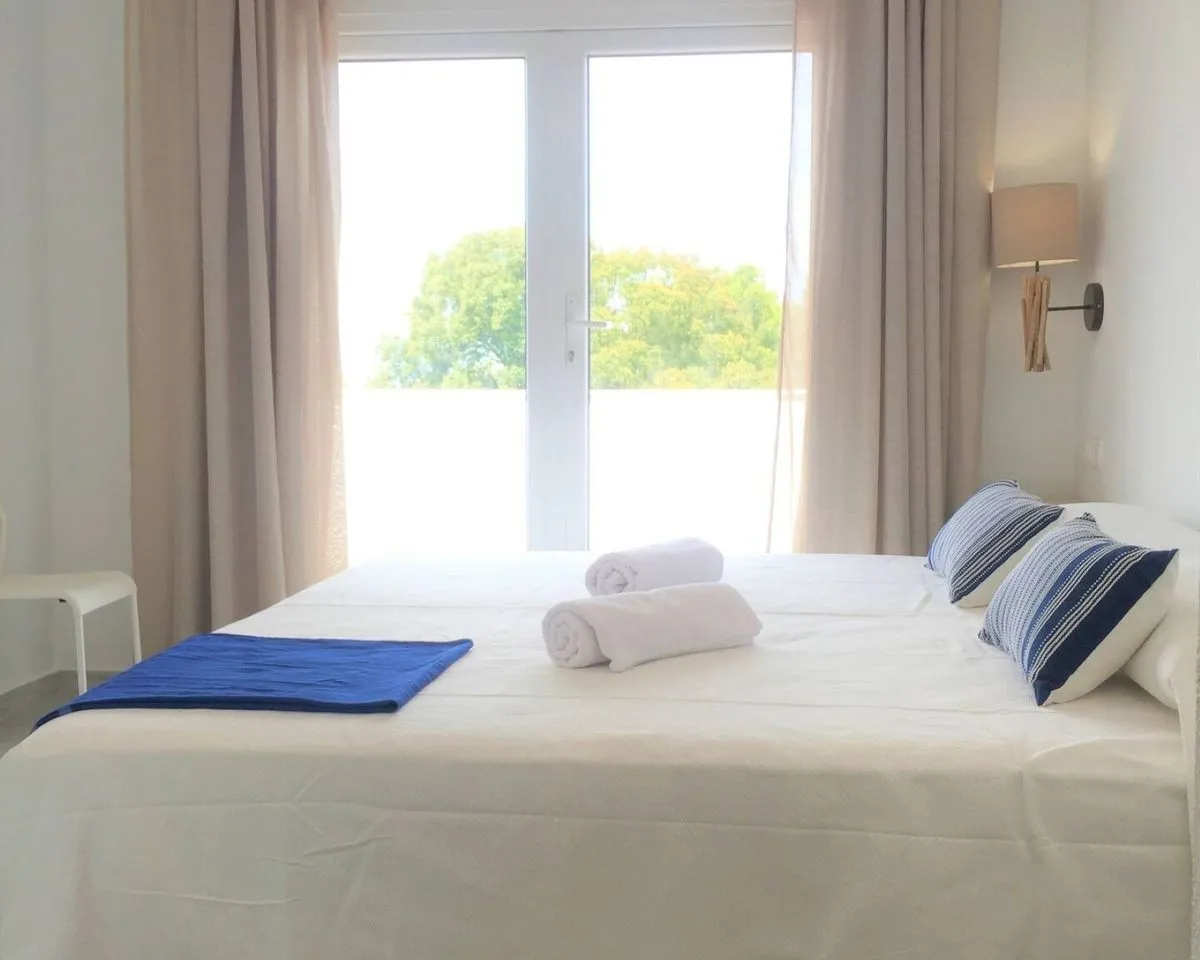 b3fd498e-cb5e-4c19-8143-2f90db6fc3ca