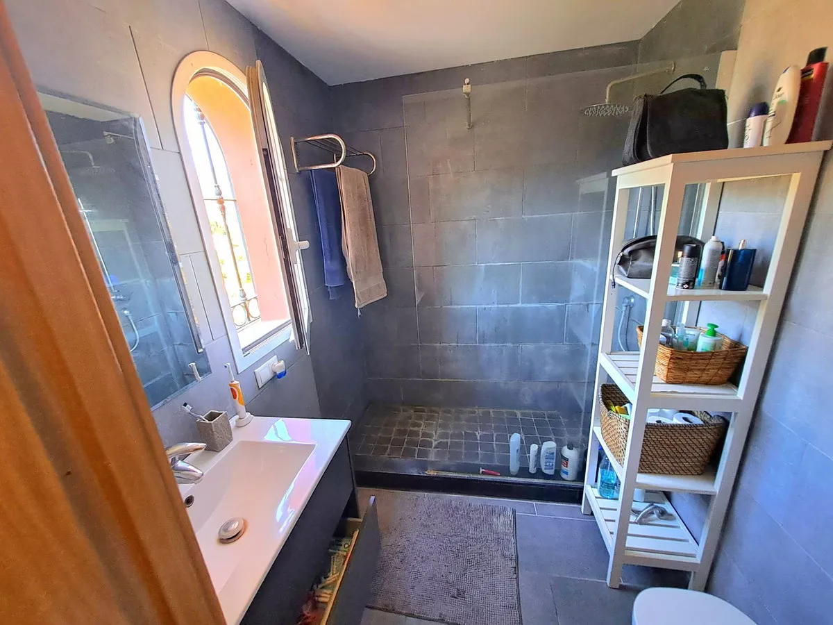 159d8a8b-b4ad-461a-ab9b-993e58e8c83e