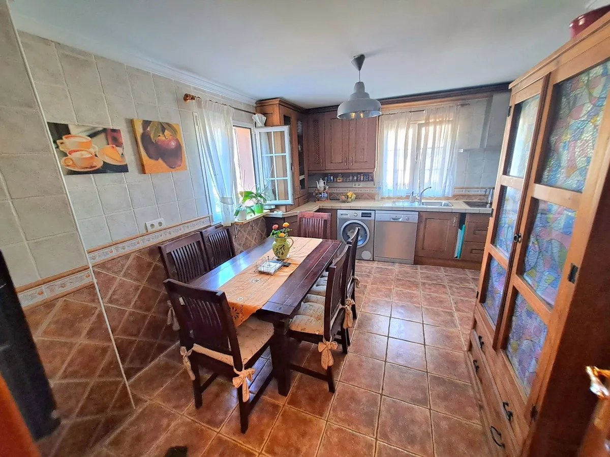 a8a7619d-140f-4143-b741-30c2d94287ff