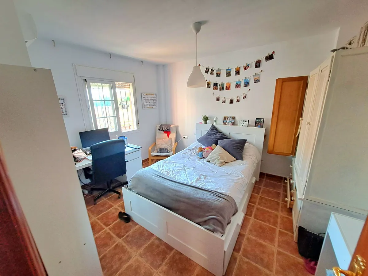 c6f31579-55cd-40b4-af9b-b907f5263832