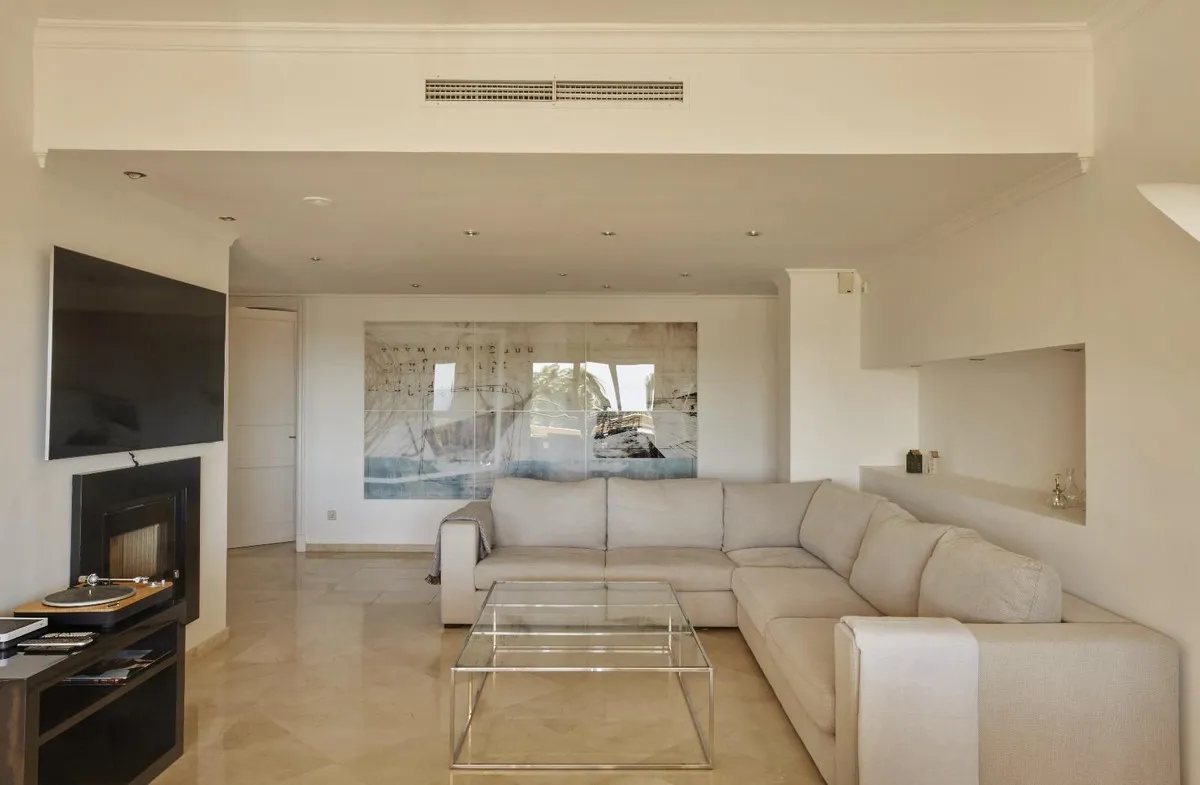 e4084495-3b96-4948-888e-b34226665155