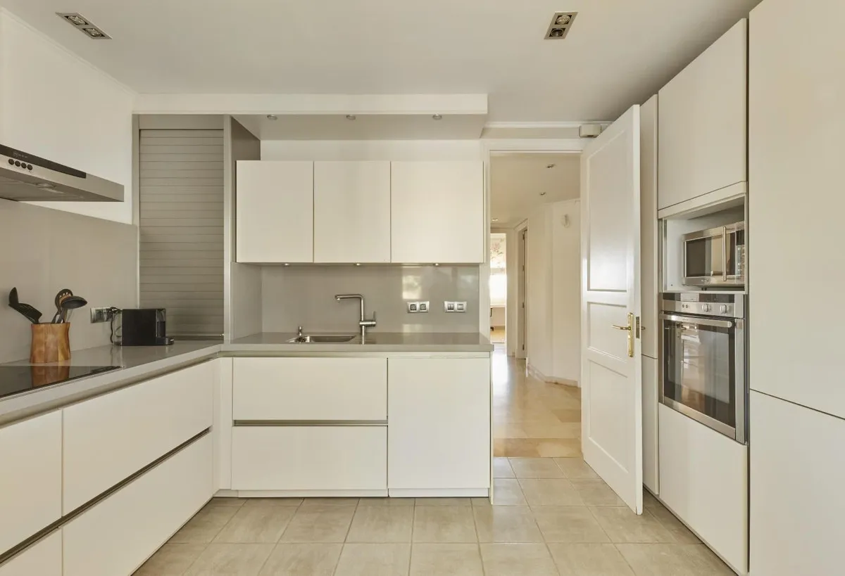 e9509746-2f72-49c9-813e-94bf2c8f459e