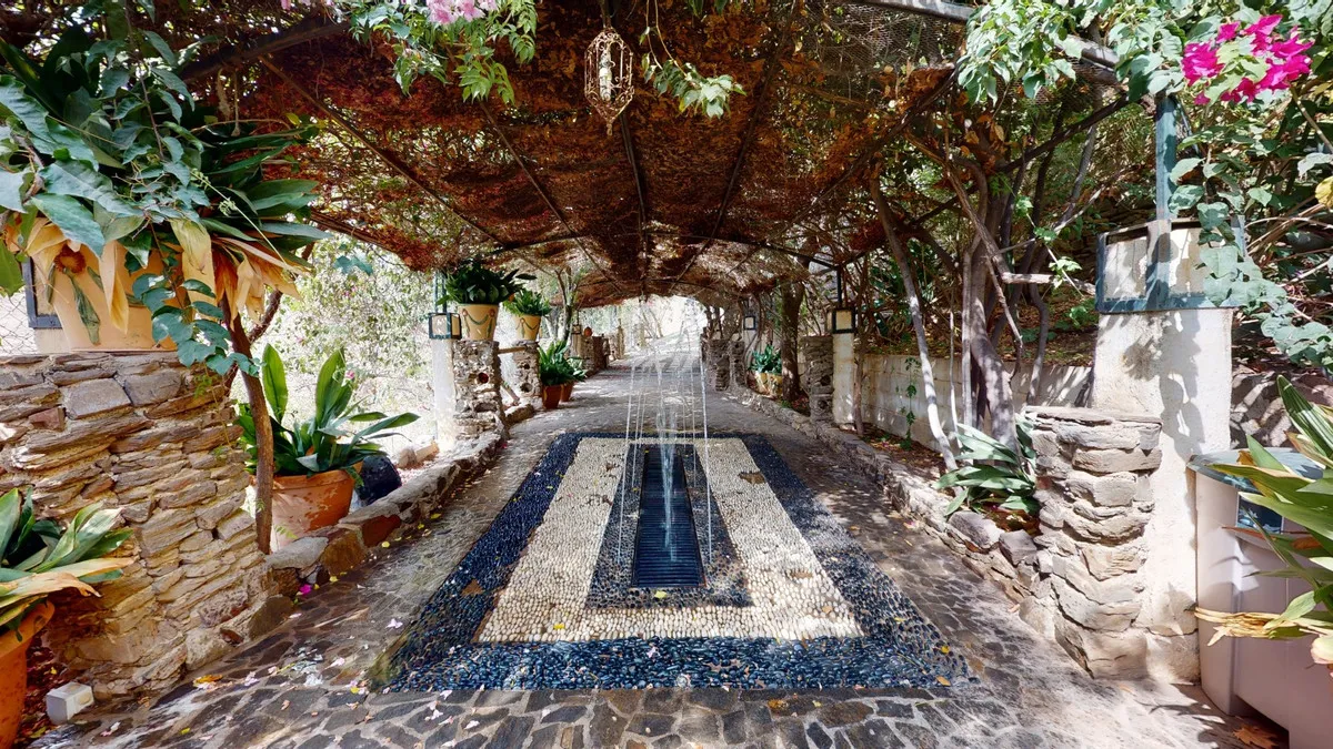 24f917e4-5441-4d3d-8997-381d2577cf70