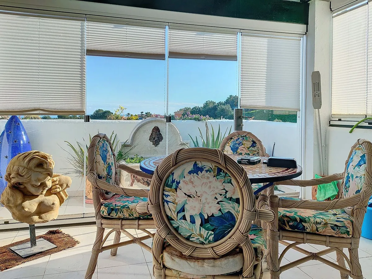 21f0d7b4-a972-41c1-8023-c10e8c551776