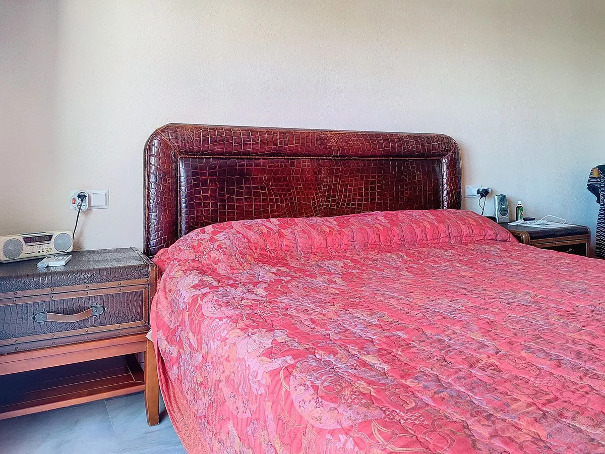 ef2430cc-00ab-4e46-b80a-3337d505c7bc