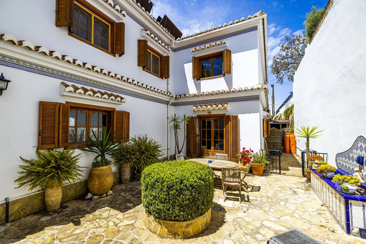 7d670553-e62d-4590-b367-77cf1a2fc8fd