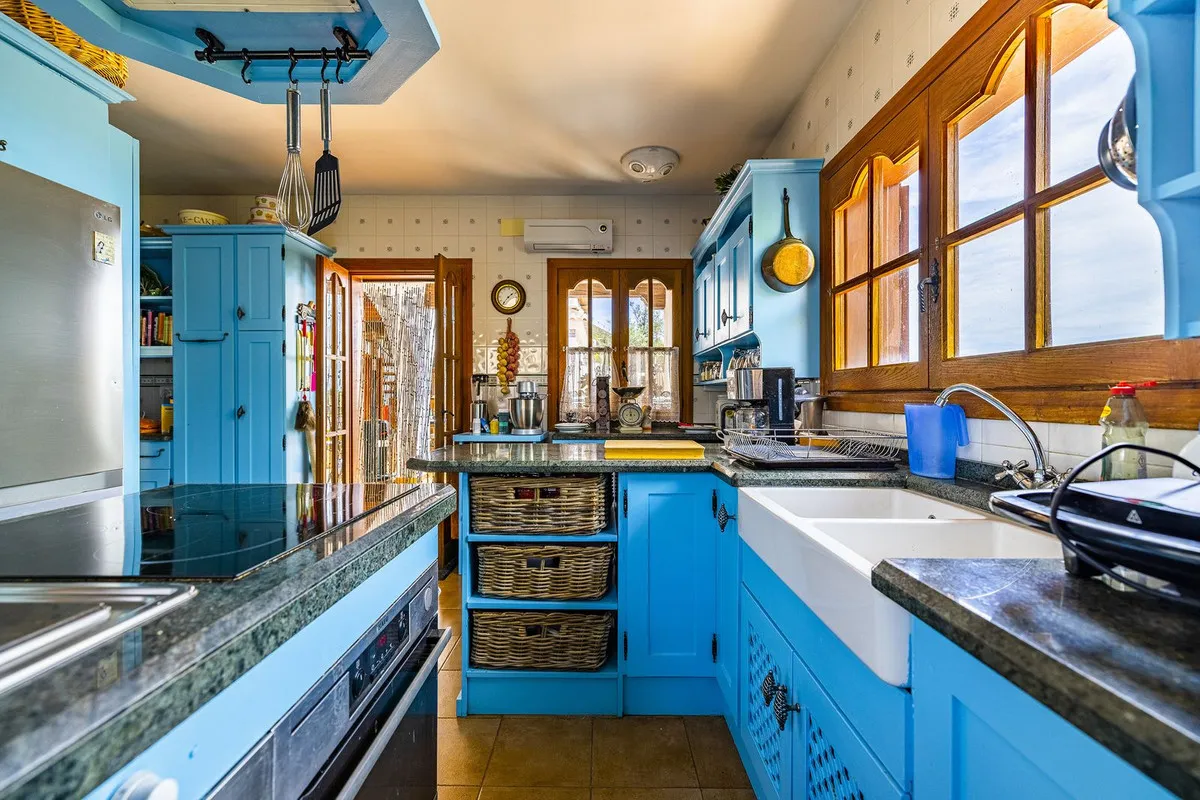 b98a6b4b-ddab-4801-a523-6395e79e4e02