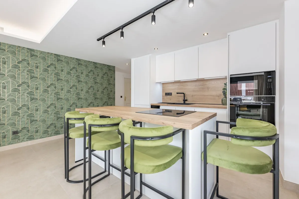 a4627384-3dee-4259-ae2c-f3e36883aa65