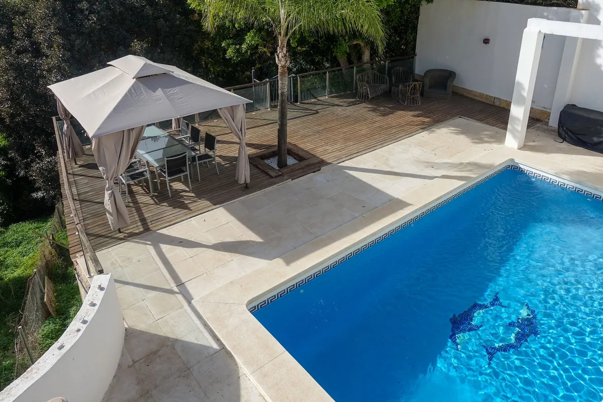 143b03a4-ee15-4f4e-97a8-2e855630c6ab