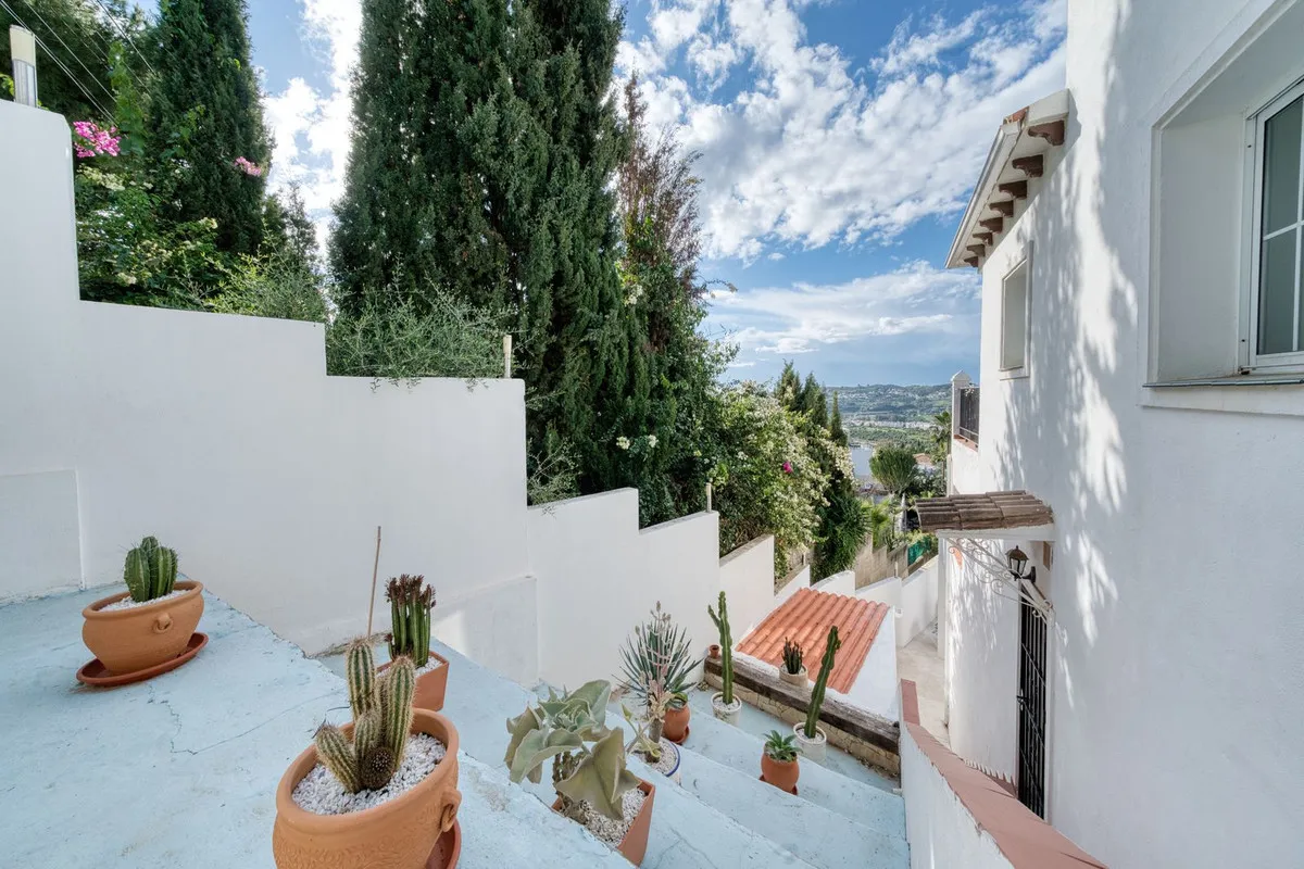 521c8ed2-d9a0-41d1-a9d7-69b20217431d