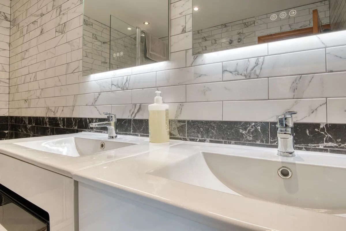 af3c9490-0727-455e-be9d-56a384eb0933