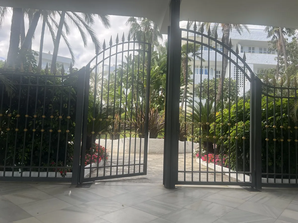 2a935594-47df-4794-9997-30412bf6966f