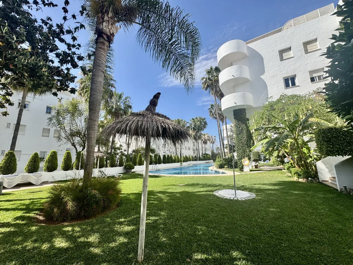 c06b23ab-b7c8-409d-8b68-cc897df44010