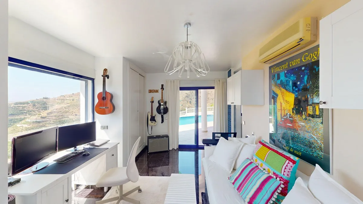 2195230f-0965-4c91-b5b5-23c71fefab14