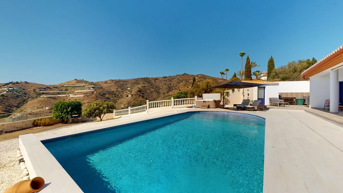 533fb7f3-262d-43d7-8ffe-d26e400b8e5f