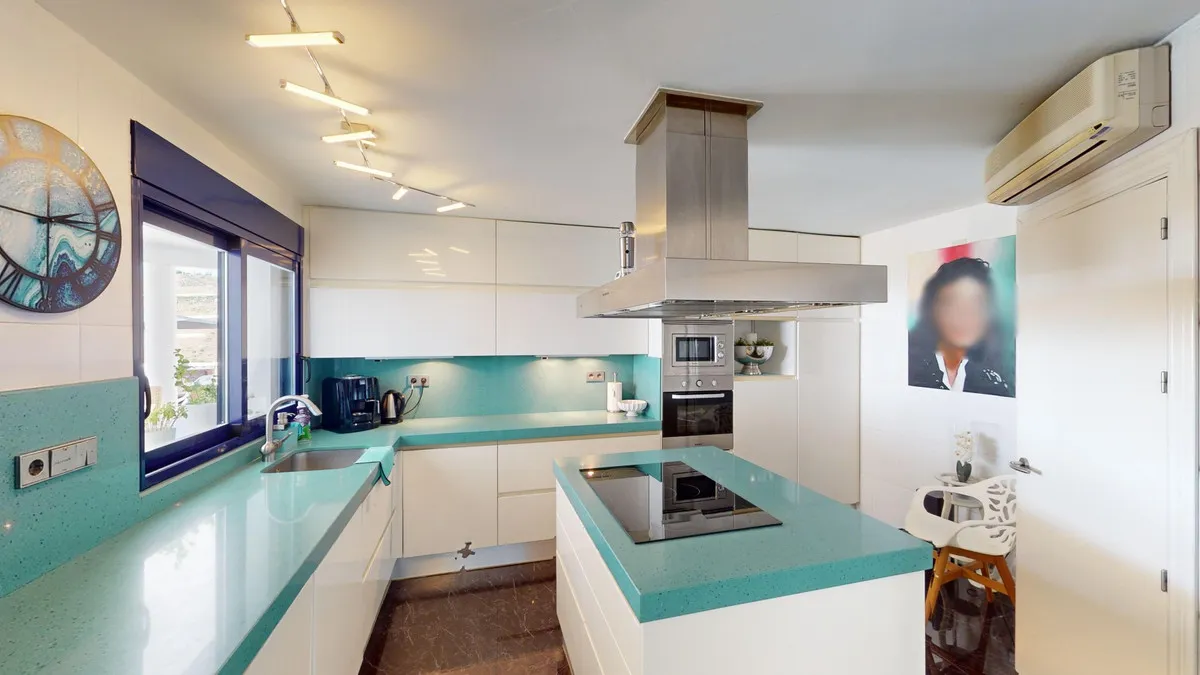 637b15ea-d3ac-4d86-a640-9888a8694f63