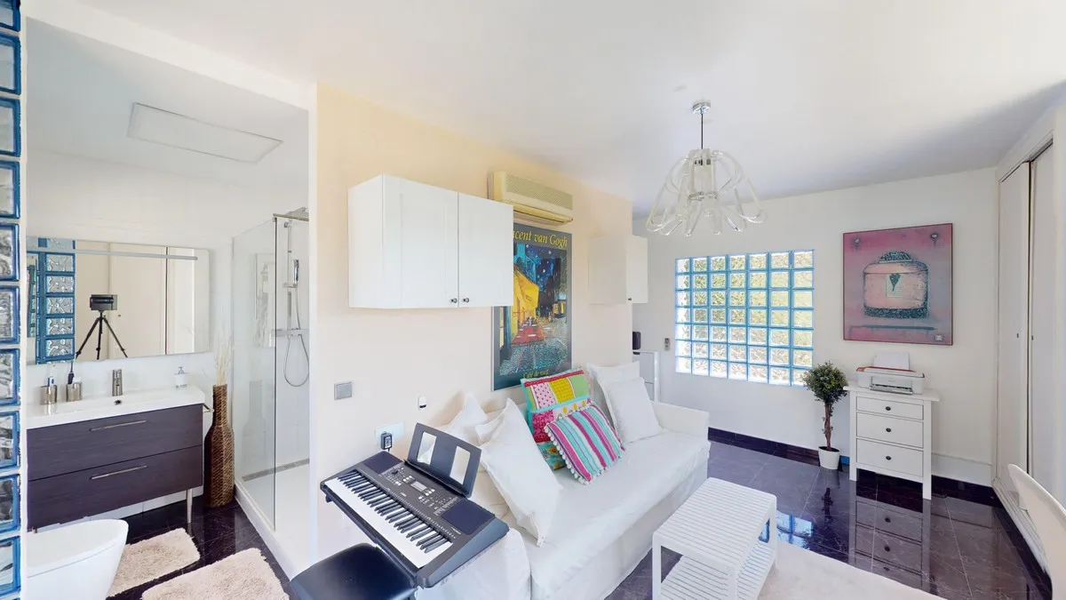 7f807c23-f1da-4c52-94bc-7cea98096b3e