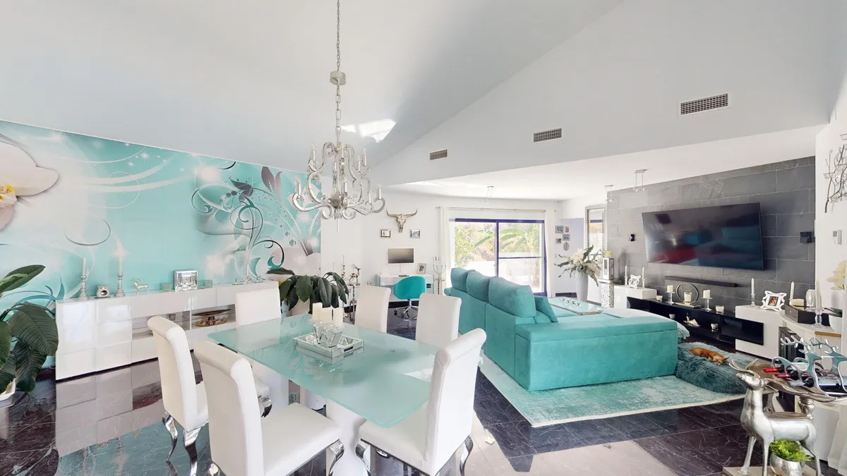 e753b042-43a1-4f8f-927e-76a55e4aaa1c