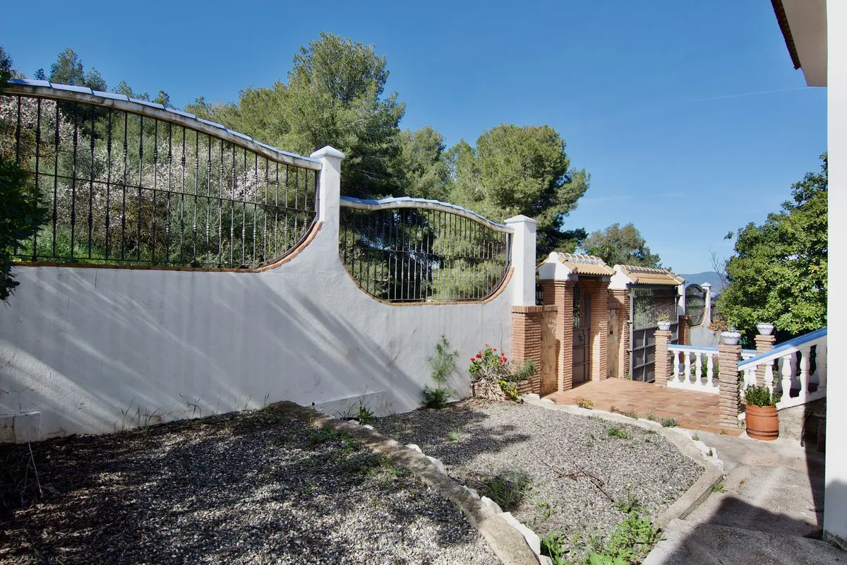 aadb060e-bbac-4d72-86d3-a34000e19c85