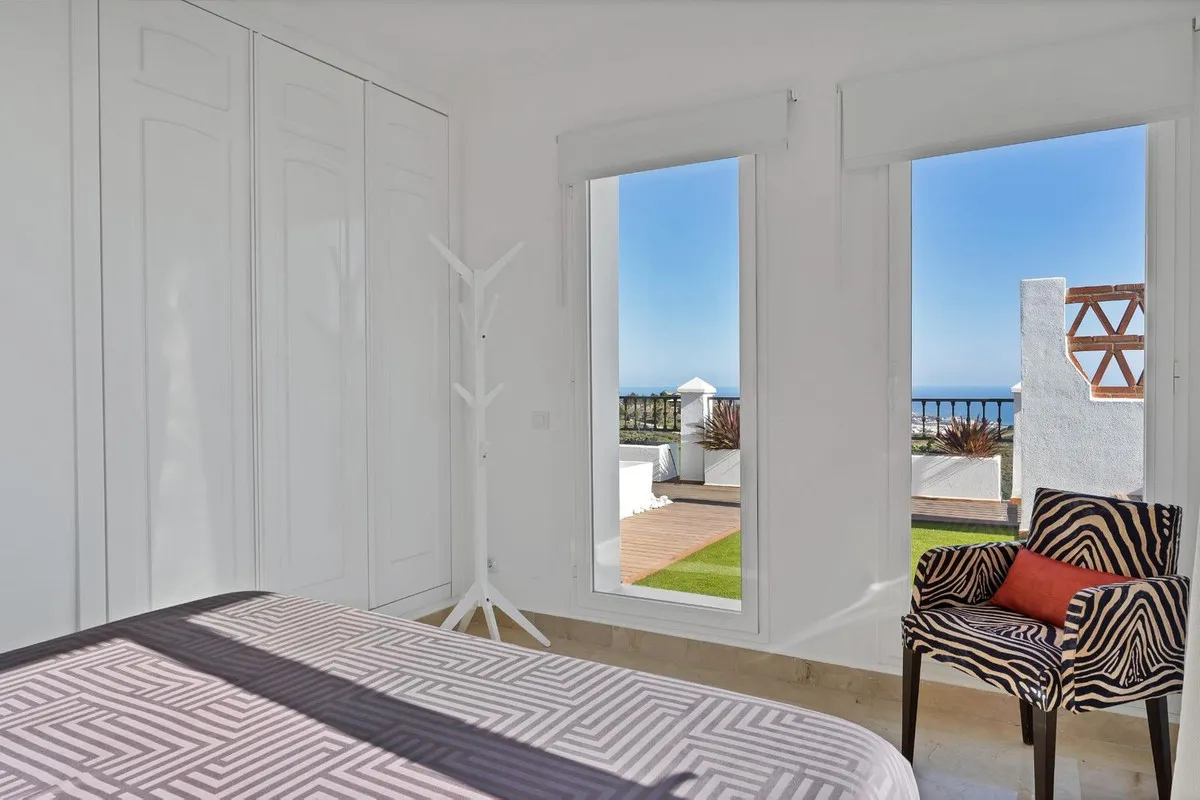 c8a4398f-f5cc-4d0e-95b2-b845791f4205