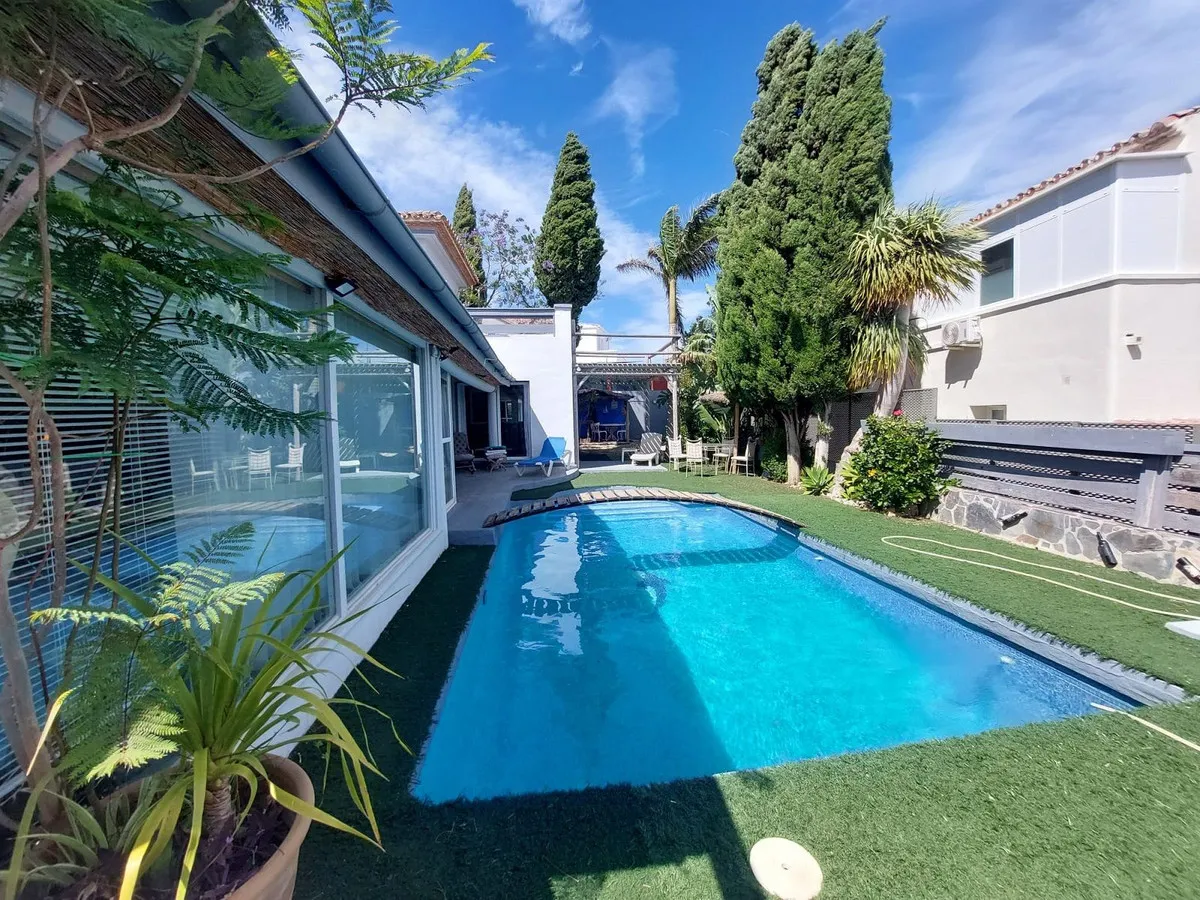 806fe4e9-4aa6-41a0-9419-8c8500f8a1d0