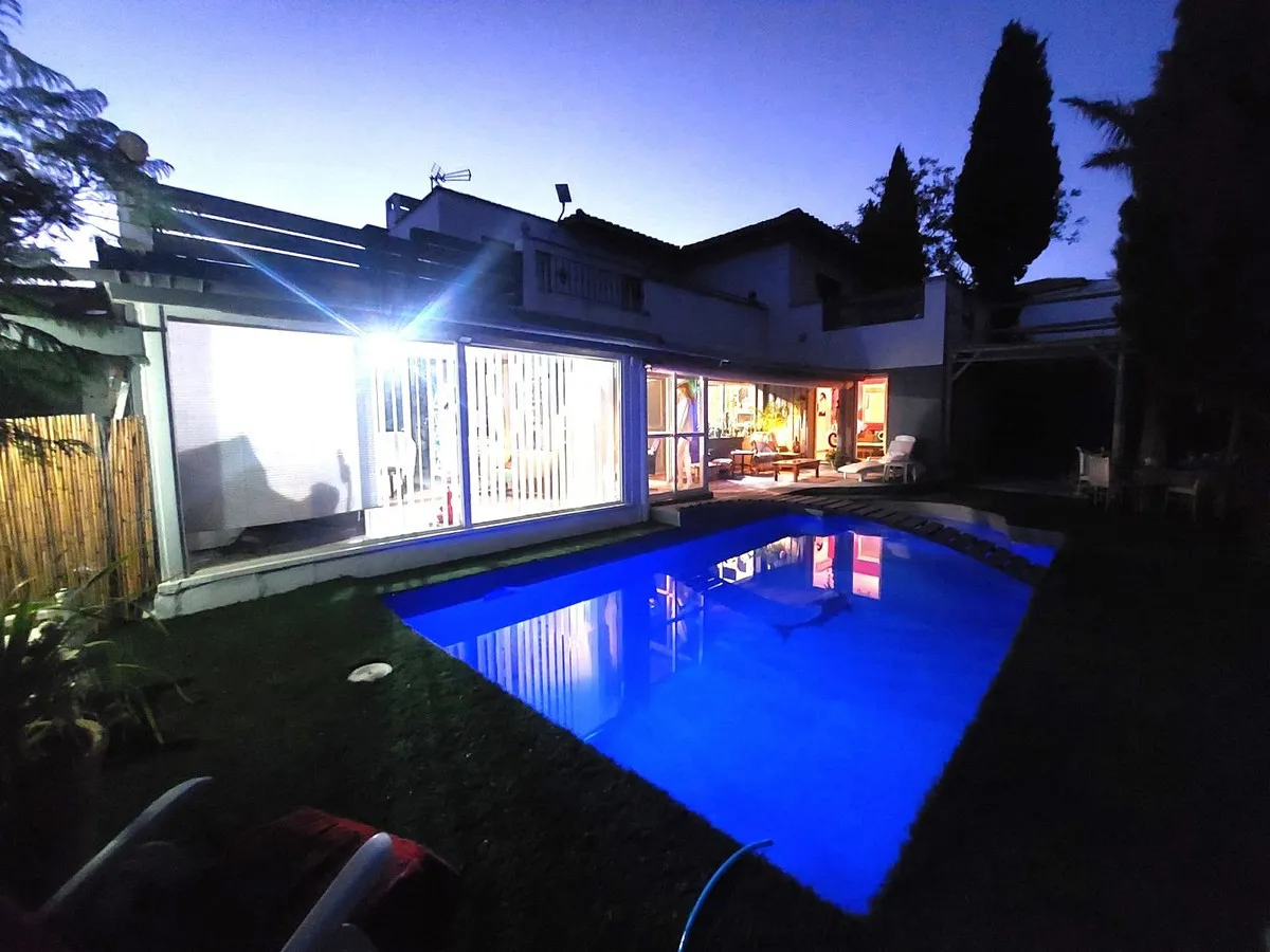 958c3df8-eafa-4063-8d5c-16592f709c9e